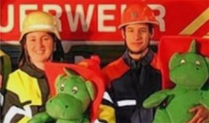 Hilfe für verletzte Feuerwehrleute Hilfe für verletzte Feuerwehrleute